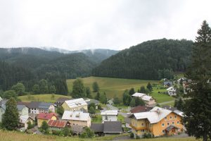 A Zur Post panzió a magyar síelők kedvenc lejtőinél, az ausztriai Lackenhofban várja vendégeit, közvetlenül a sífelvonó mellett.